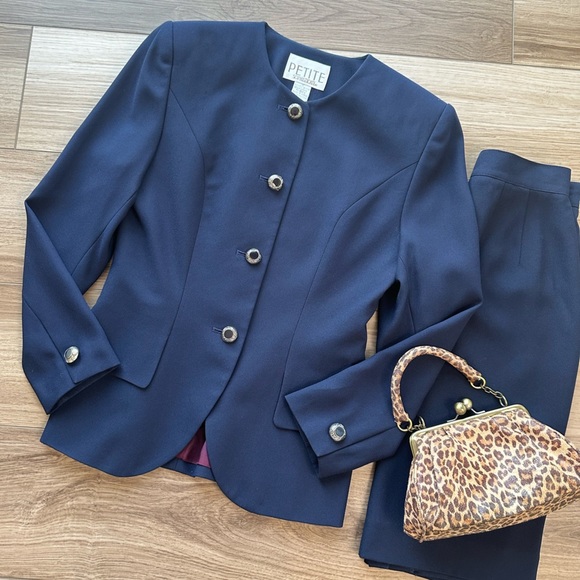 Vintage Navy Blue Matching Suit Set: Pencil Skirt & Blazer Jacket - Picture 13 of 13